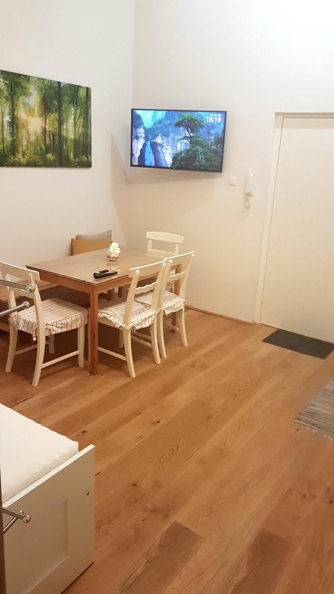 Sobieski District-1 Ring Apartment Wien